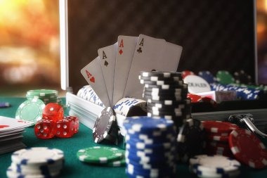 Bonus feature activation with free spins
